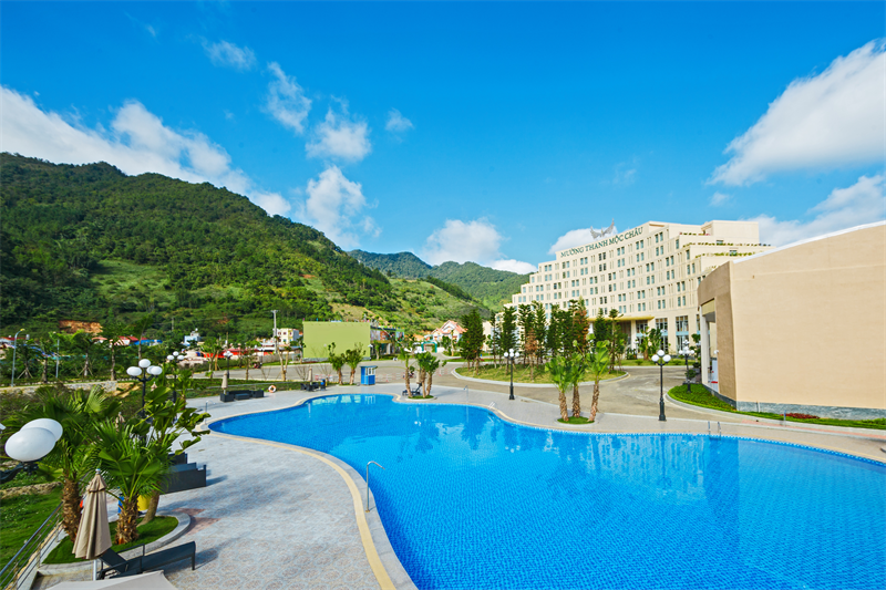 Swimming pool